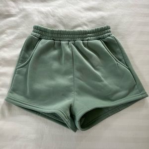 green sweat shorts w pockets!
